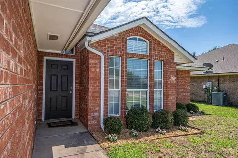Exterior - 1713 Sumac Dr, Norman, OK 73071 photo 2 of 5