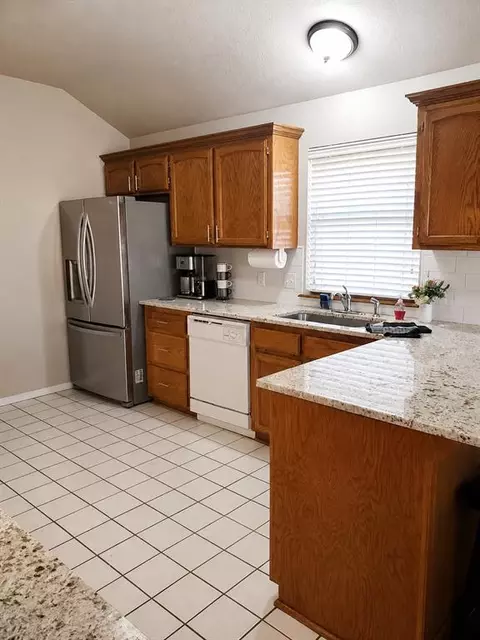 Kitchen - 1713 Sumac Dr, Norman, OK 73071 photo 4 of 4