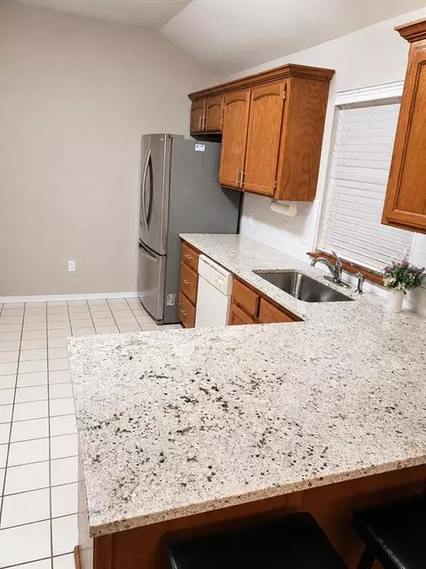 Kitchen - 1713 Sumac Dr, Norman, OK 73071 photo 3 of 4