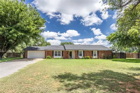 10058 N Lark Rd, Weatherford, OK 73096