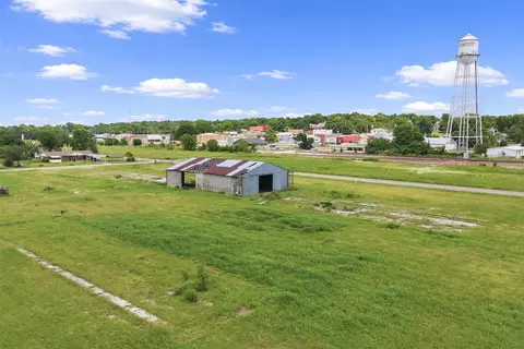W Chickasaw Street, Wynnewood, OK 73098