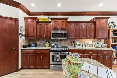 Kitchen - 123 W 6th St, Hydro, OK 73048 photo 2 of 3