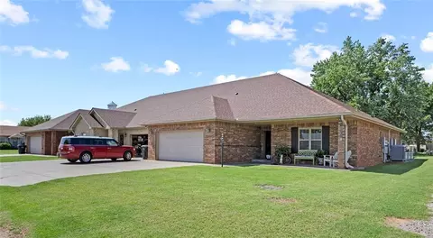 Exterior - 123 W 6th St, Hydro, OK 73048 photo 2 of 4