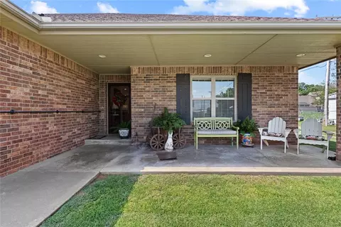 Exterior - 123 W 6th St, Hydro, OK 73048 photo 3 of 4