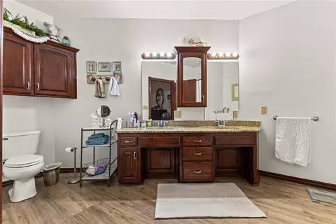 Bath - 123 W 6th St, Hydro, OK 73048 photo 1 of 4