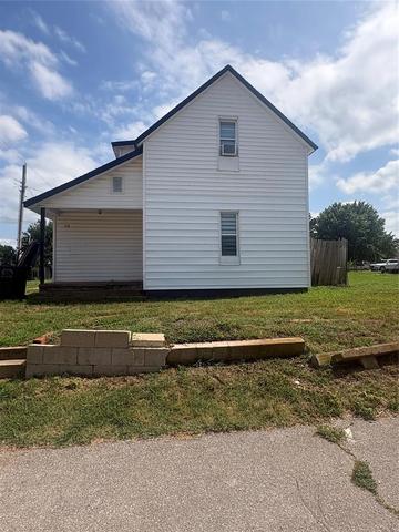 213 E Karns St, Hinton, OK 73047