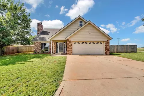 320 Elkview Dr, Elk City, OK 73644
