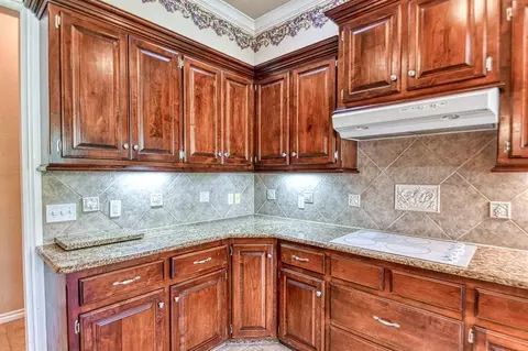 Kitchen - 2821 Stonebridge Ct, Norman, OK 73071 photo 6 of 7