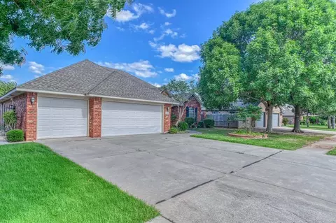 Exterior - 2821 Stonebridge Ct, Norman, OK 73071 photo 2 of 8
