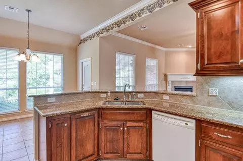 Kitchen - 2821 Stonebridge Ct, Norman, OK 73071 photo 4 of 7