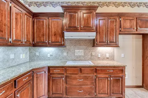 Kitchen - 2821 Stonebridge Ct, Norman, OK 73071 photo 3 of 7