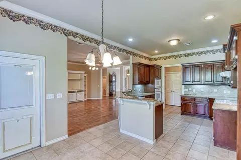Kitchen - 2821 Stonebridge Ct, Norman, OK 73071 photo 1 of 7
