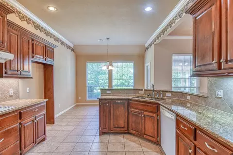 Kitchen - 2821 Stonebridge Ct, Norman, OK 73071 photo 7 of 7