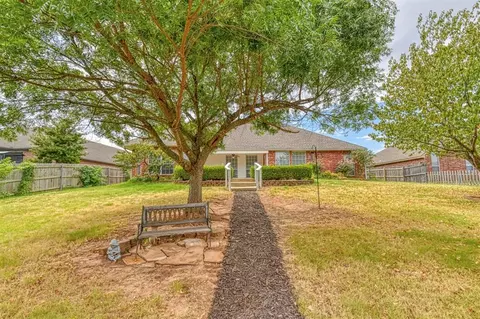 Exterior - 2821 Stonebridge Ct, Norman, OK 73071 photo 6 of 8
