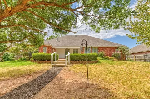 Exterior - 2821 Stonebridge Ct, Norman, OK 73071 photo 4 of 8