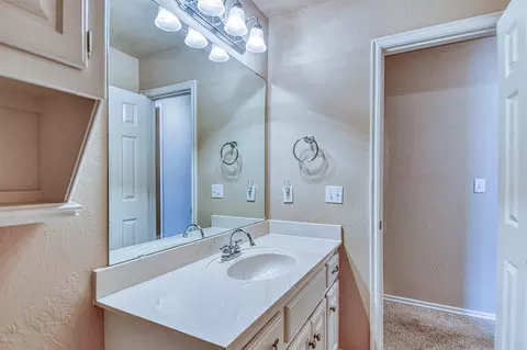 Bath - 2821 Stonebridge Ct, Norman, OK 73071 photo 5 of 5