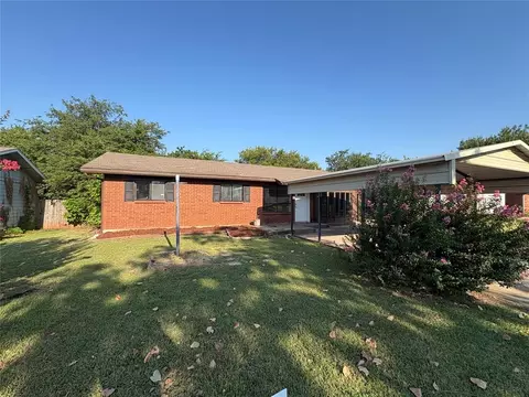 2605 Queensbury Rd, Moore, OK 73160