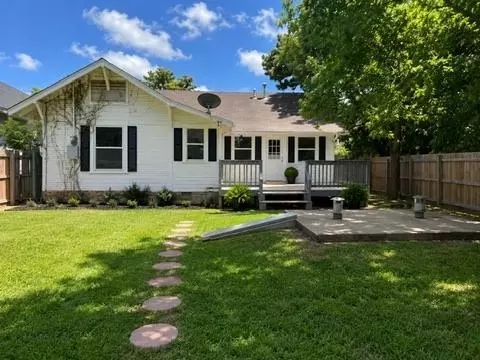 Exterior - 402 E Maple St, Cushing, OK 74023 photo 6 of 7