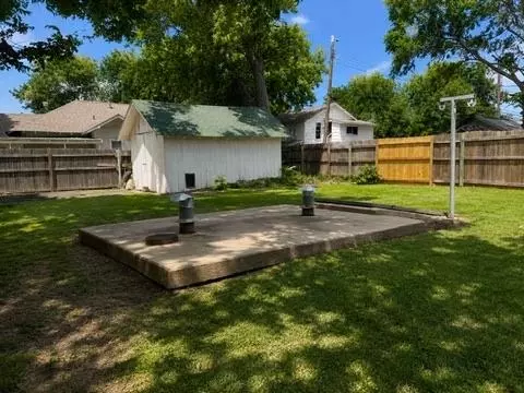 Exterior - 402 E Maple St, Cushing, OK 74023 photo 7 of 7