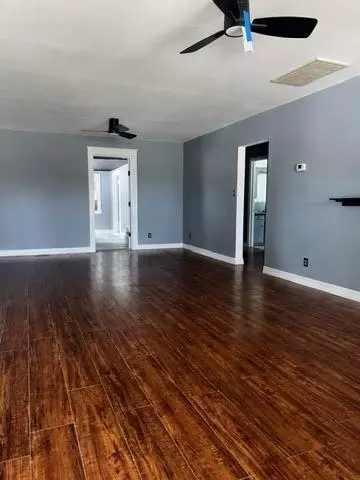 Living - 402 E Maple St, Cushing, OK 74023 photo 1 of 2