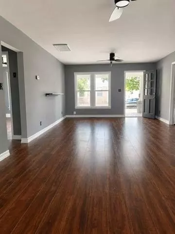 Living - 402 E Maple St, Cushing, OK 74023 photo 2 of 2