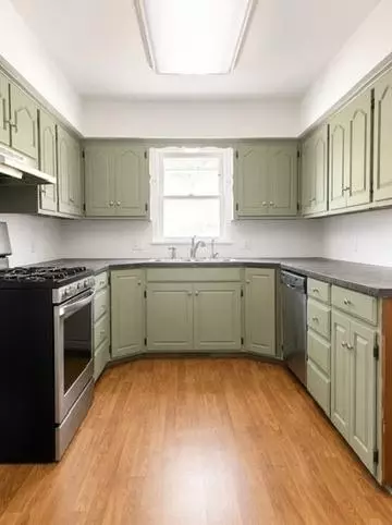 Kitchen - 402 E Maple St, Cushing, OK 74023 photo 2 of 3