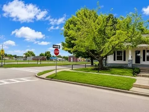 Other - 402 E Maple St, Cushing, OK 74023 photo 2 of 6
