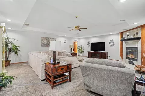 Living - 3004 Mallard Ct, Altus, OK 73521 photo 2 of 3