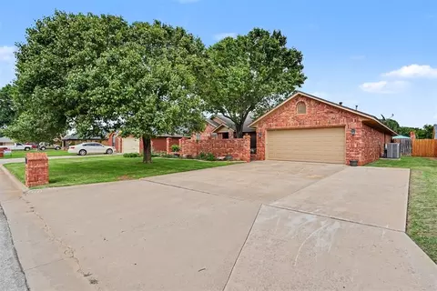 Exterior - 3004 Mallard Ct, Altus, OK 73521 photo 2 of 11