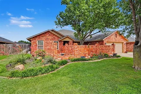 Exterior - 3004 Mallard Ct, Altus, OK 73521 photo 3 of 11