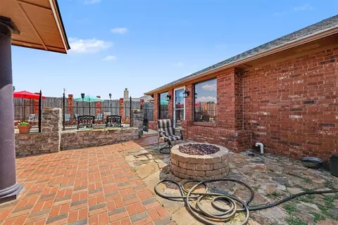 Exterior - 3004 Mallard Ct, Altus, OK 73521 photo 8 of 11