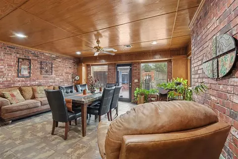 Dining - 3004 Mallard Ct, Altus, OK 73521 photo 6 of 6