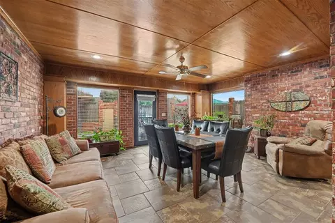 Dining - 3004 Mallard Ct, Altus, OK 73521 photo 5 of 6