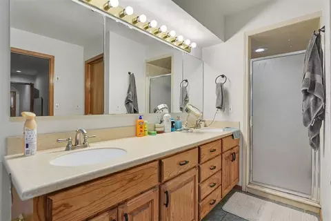 Bath - 3004 Mallard Ct, Altus, OK 73521 photo 1 of 5