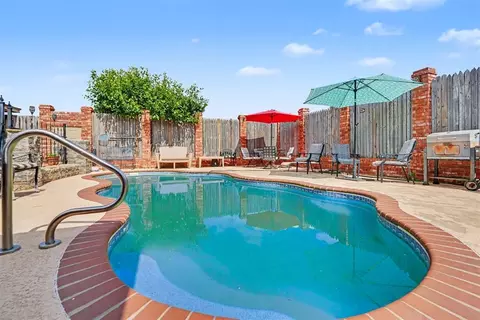 Exterior - 3004 Mallard Ct, Altus, OK 73521 photo 9 of 11