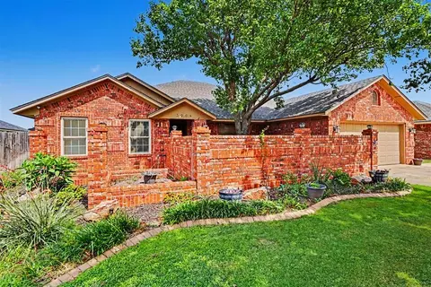 Exterior - 3004 Mallard Ct, Altus, OK 73521 photo 4 of 11
