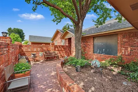 Exterior - 3004 Mallard Ct, Altus, OK 73521 photo 6 of 11