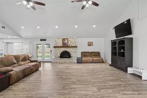 2404 Apache Pass, Altus, OK 73521 photo 9