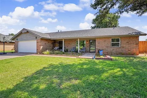 2404 Apache Pass, Altus, OK 73521 photo 2