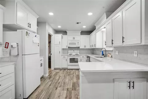 2404 Apache Pass, Altus, OK 73521 photo 16