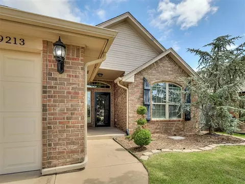 9213 NW 77th St, Yukon, OK 73099