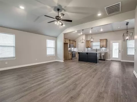 Living - 1237 SW 162nd St, Moore, OK 73170 photo 3 of 4