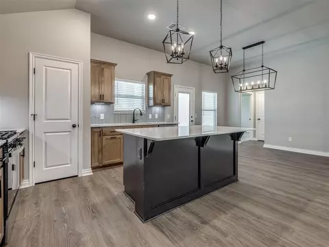 Kitchen - 1237 SW 162nd St, Moore, OK 73170 photo 2 of 6