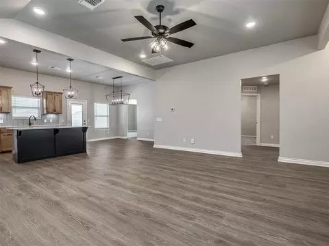 Living - 1237 SW 162nd St, Moore, OK 73170 photo 4 of 4