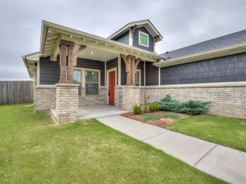 Exterior - 1237 SW 162nd St, Moore, OK 73170 photo 3 of 8