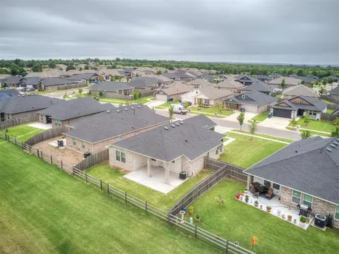 View/Area - 1237 SW 162nd St, Moore, OK 73170 photo 2 of 6