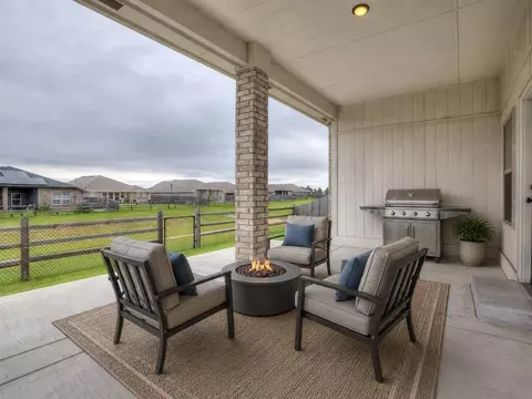 Exterior - 1237 SW 162nd St, Moore, OK 73170 photo 4 of 8