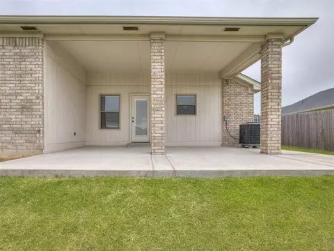 Exterior - 1237 SW 162nd St, Moore, OK 73170 photo 6 of 8