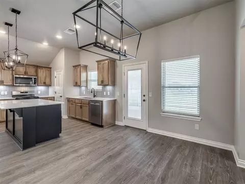 Dining - 1237 SW 162nd St, Moore, OK 73170 photo 2 of 2