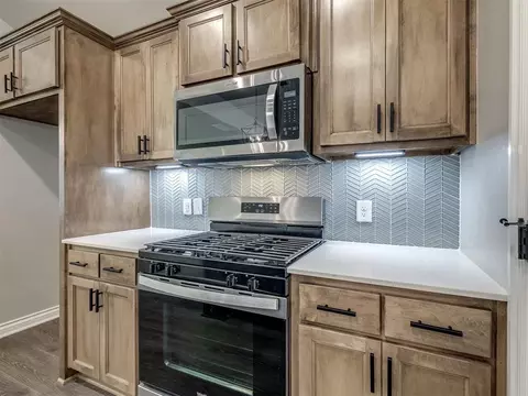 Kitchen - 1237 SW 162nd St, Moore, OK 73170 photo 5 of 6
